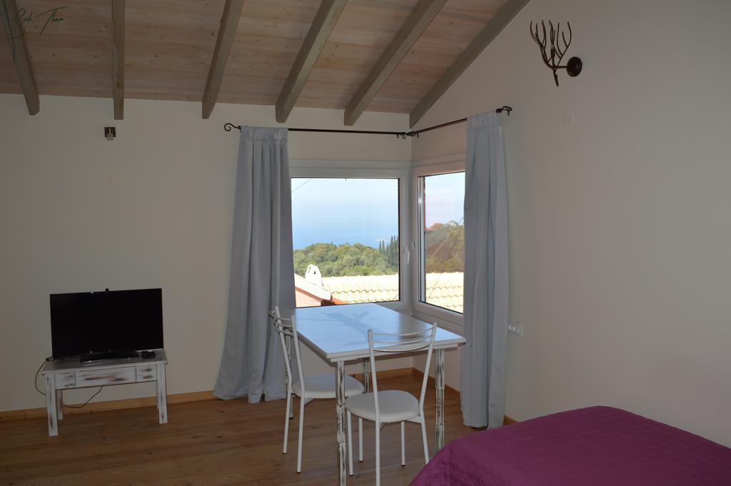 Spiti Thea Apartment Makrades Bagian luar foto