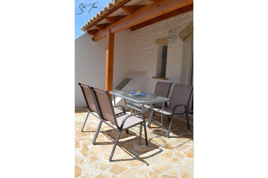 Spiti Thea Apartment Makrades Bagian luar foto